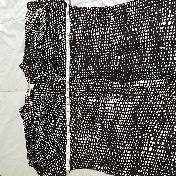 Forever 21 Short Sleeve Blouse - Picture 8 of 8